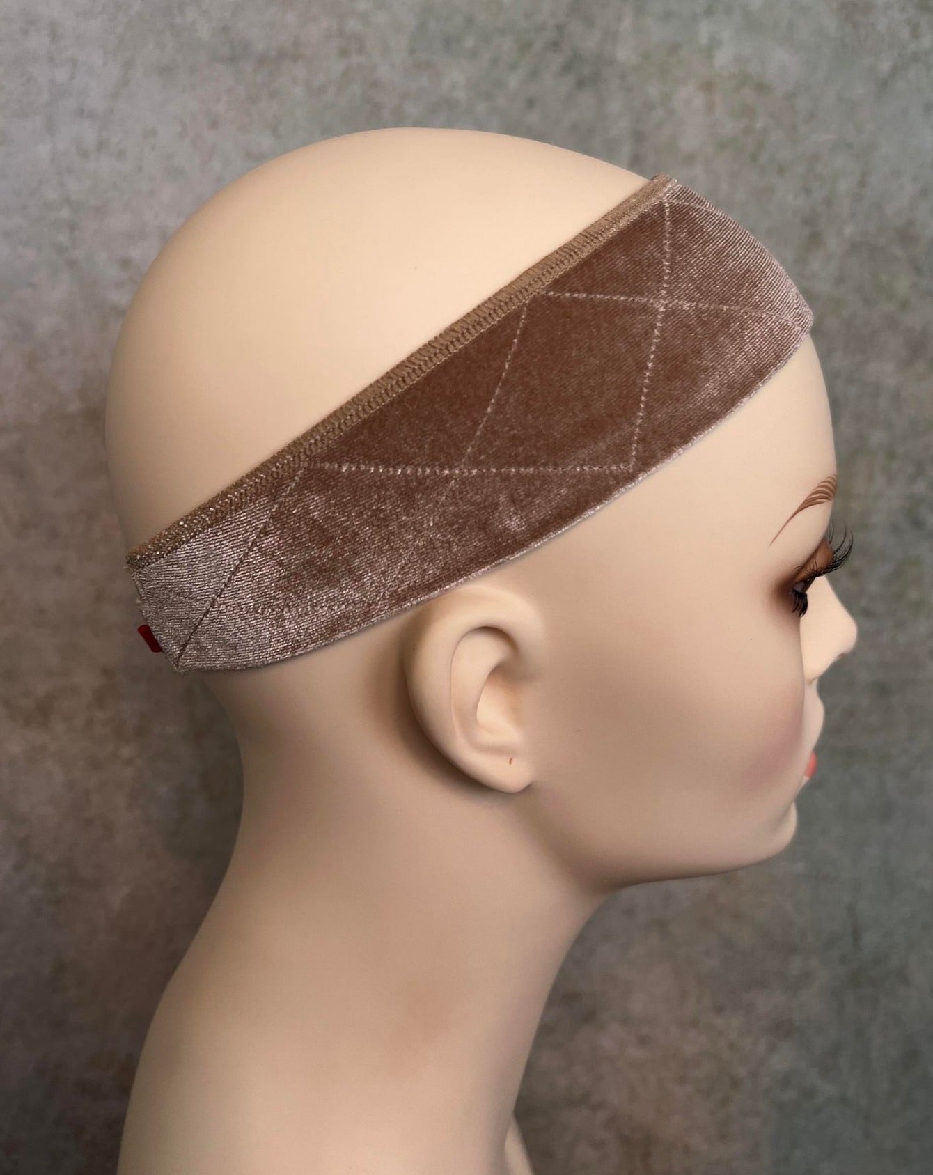 Velvet Wig Grip with Adjustable Strap by WS1